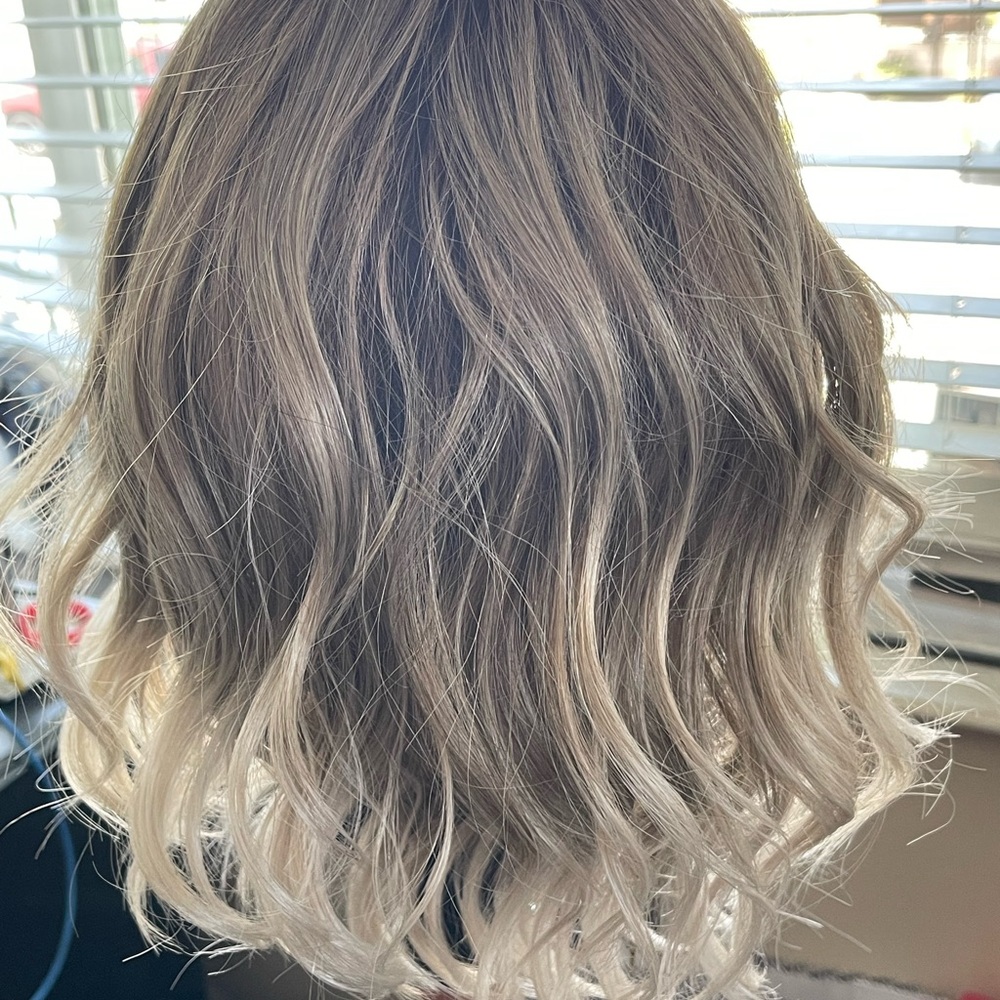 Belle Tress “Ameretto” HF in Cookies n cream blond